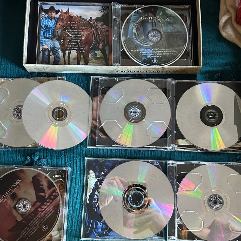 Garth Brooks The Ultimate Collection Box Set - Picture 2 of 3